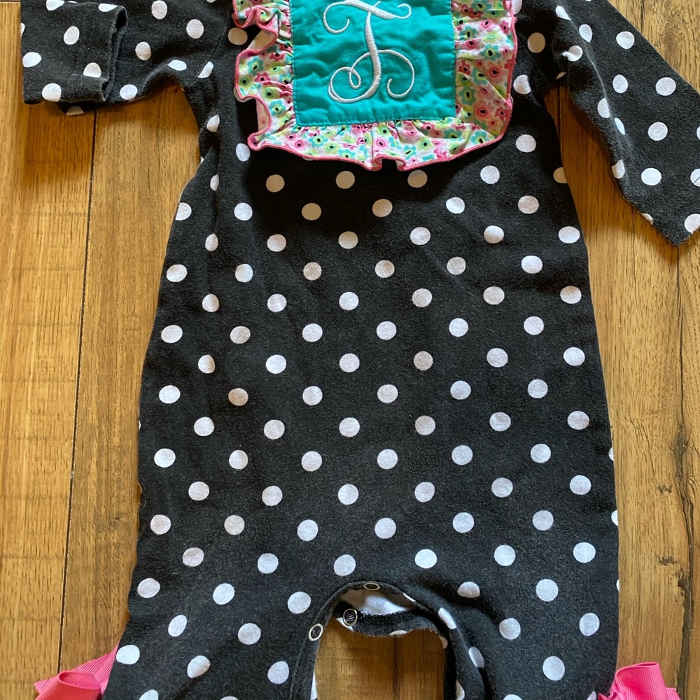 Ric Rac and Ruffles size 6/9 mo “T” monogram - Picture 2 of 3